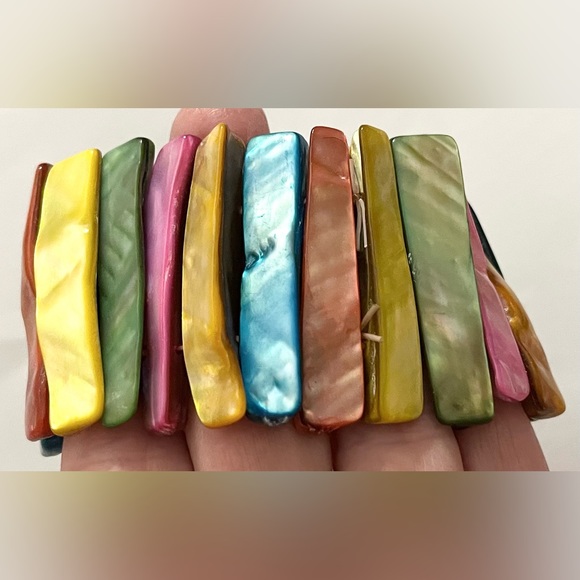 Shell rainbow of colors elastic bracelet EUC jewelry - Picture 9 of 14